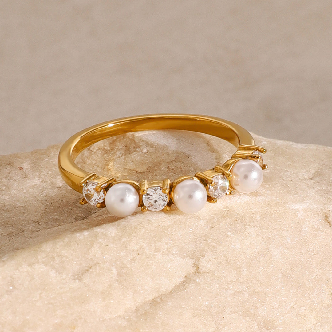 Gold Ring with Diamond and Freshwater Pearls – Holwice