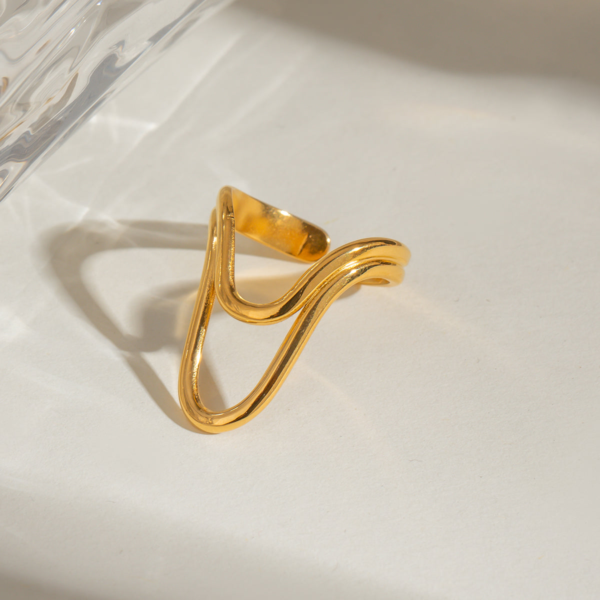 Elegant Gold Simple Ring – Asger