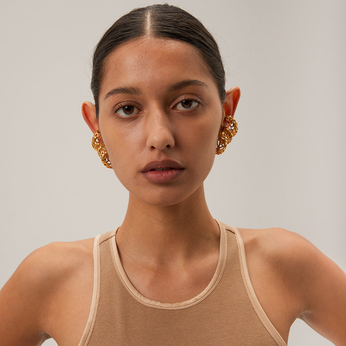 Hollow C-Shaped Earclip Earrings in Gold – Vashti